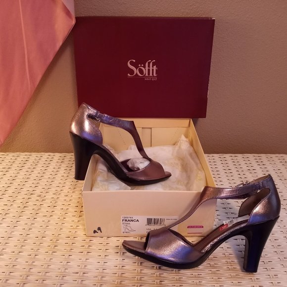 New Classy, sassy heels in Steel gray in 9.5 - Picture 1 of 2